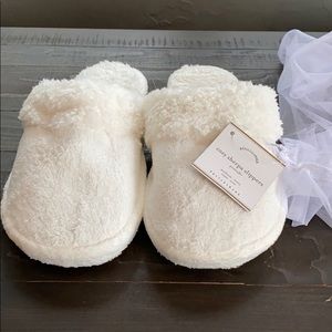Pottery Barn cozy Sherpa slippers NWT - white